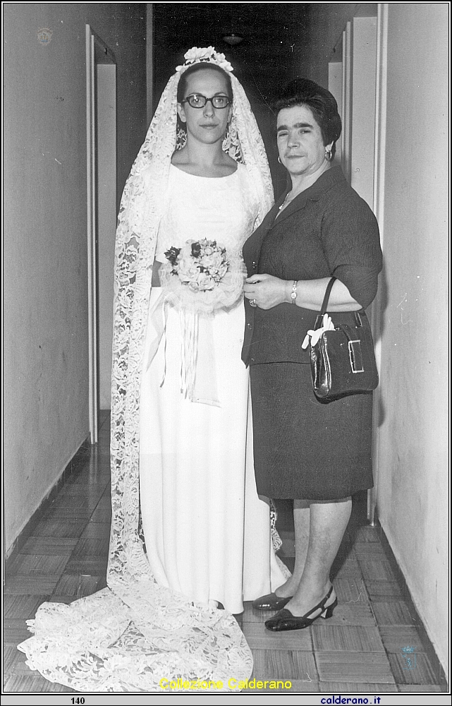 Matrimonio di Eugenio e Maria Emilia - Maria Emilia e Mamma - 1969.jpg