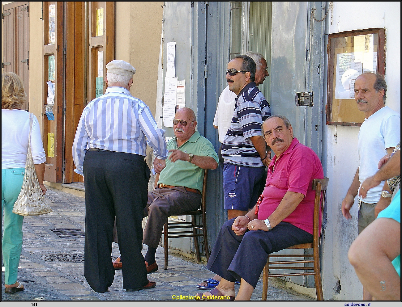 Davanti al Barbiere Peppino Belvedere, Biagio Cernicchiaro, Sandrino Di Puglia, Antonio Glosa e Raffaele Limongi 2004.jpg