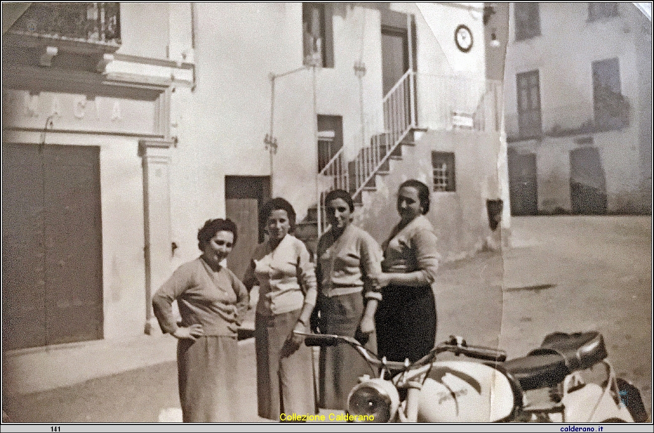 Mafalda Salvato, Assuntina e Carmela Zietta Avigliano e Franca Mazzeo.jpg