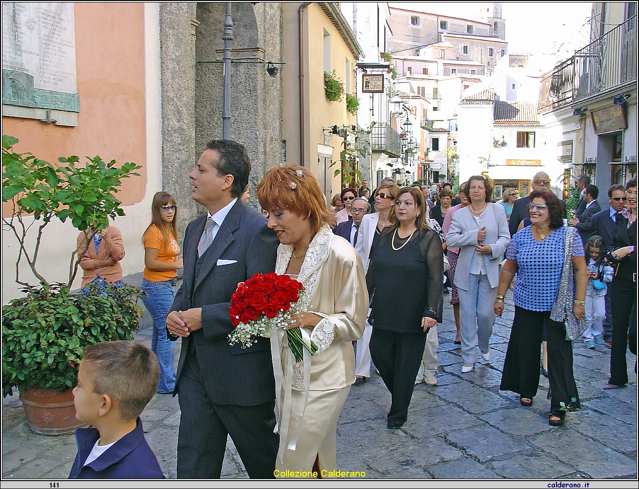 Pasqualino Liberatore accompagna la sorella Teresita sposa 2004.jpg