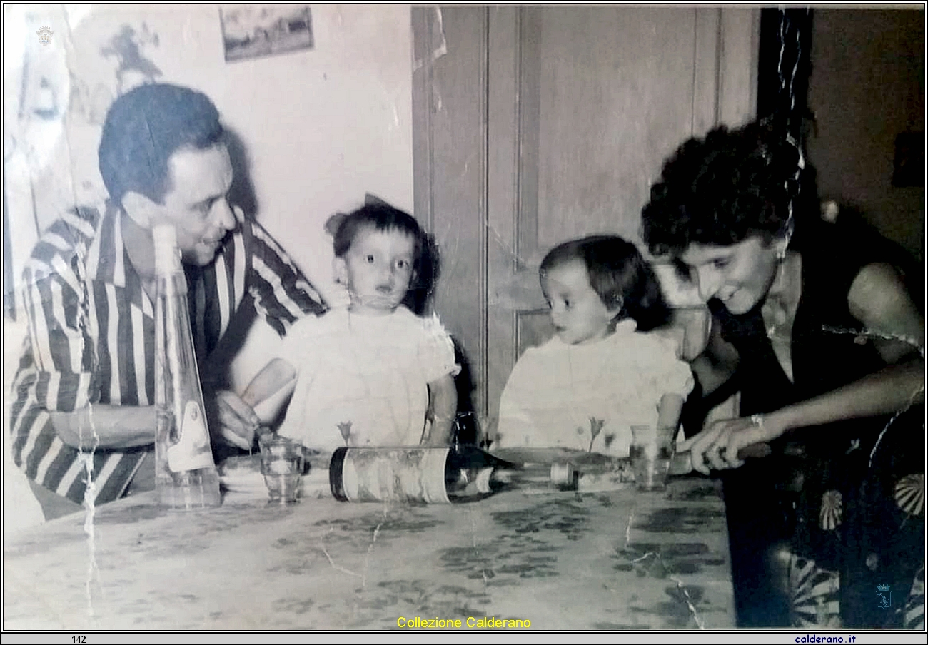 Sciascino e Angiolina Limongi con le gemelle.jpg