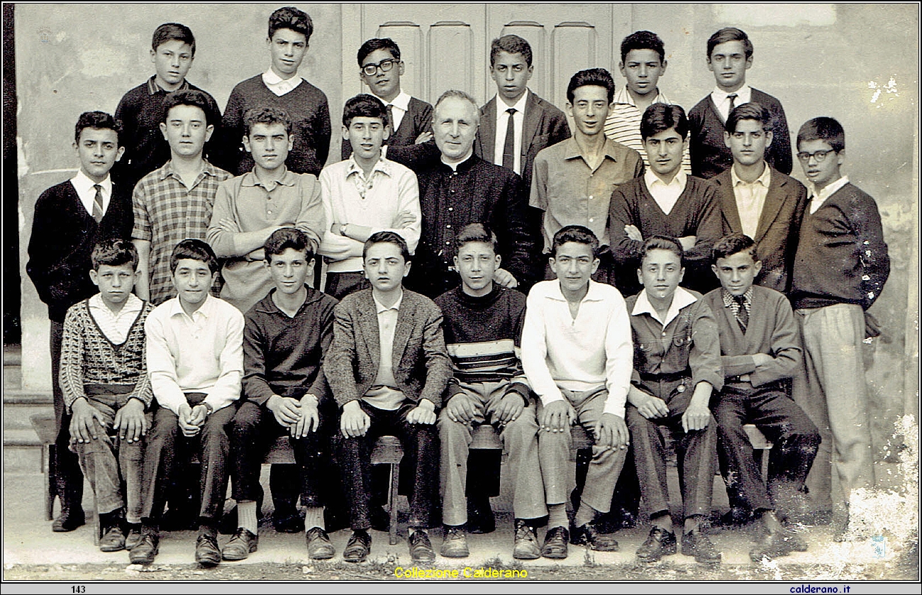 Classe III media con Padre Giuseppe Canfora 12-6-1964.jpg