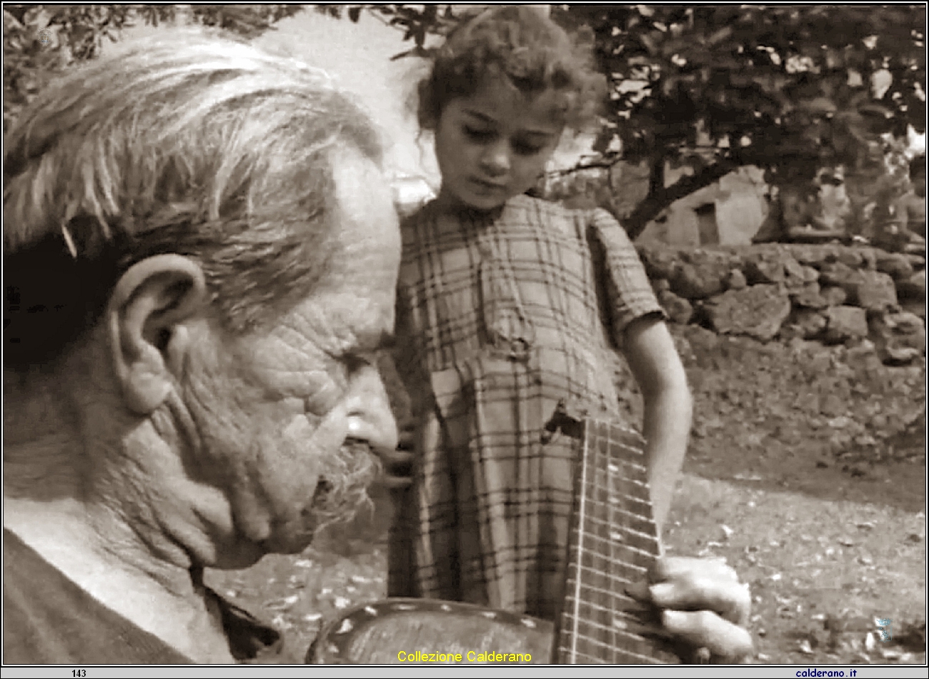 Gennaro Di Puglia - Mastu Jnnaru - con la chitarra.jpeg