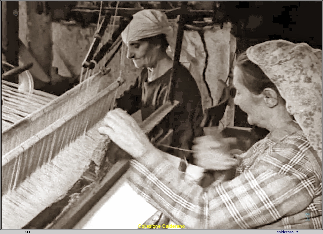 Il telaio con Raffaella Feluccia Labanca e Giuseppina Fontana.jpeg