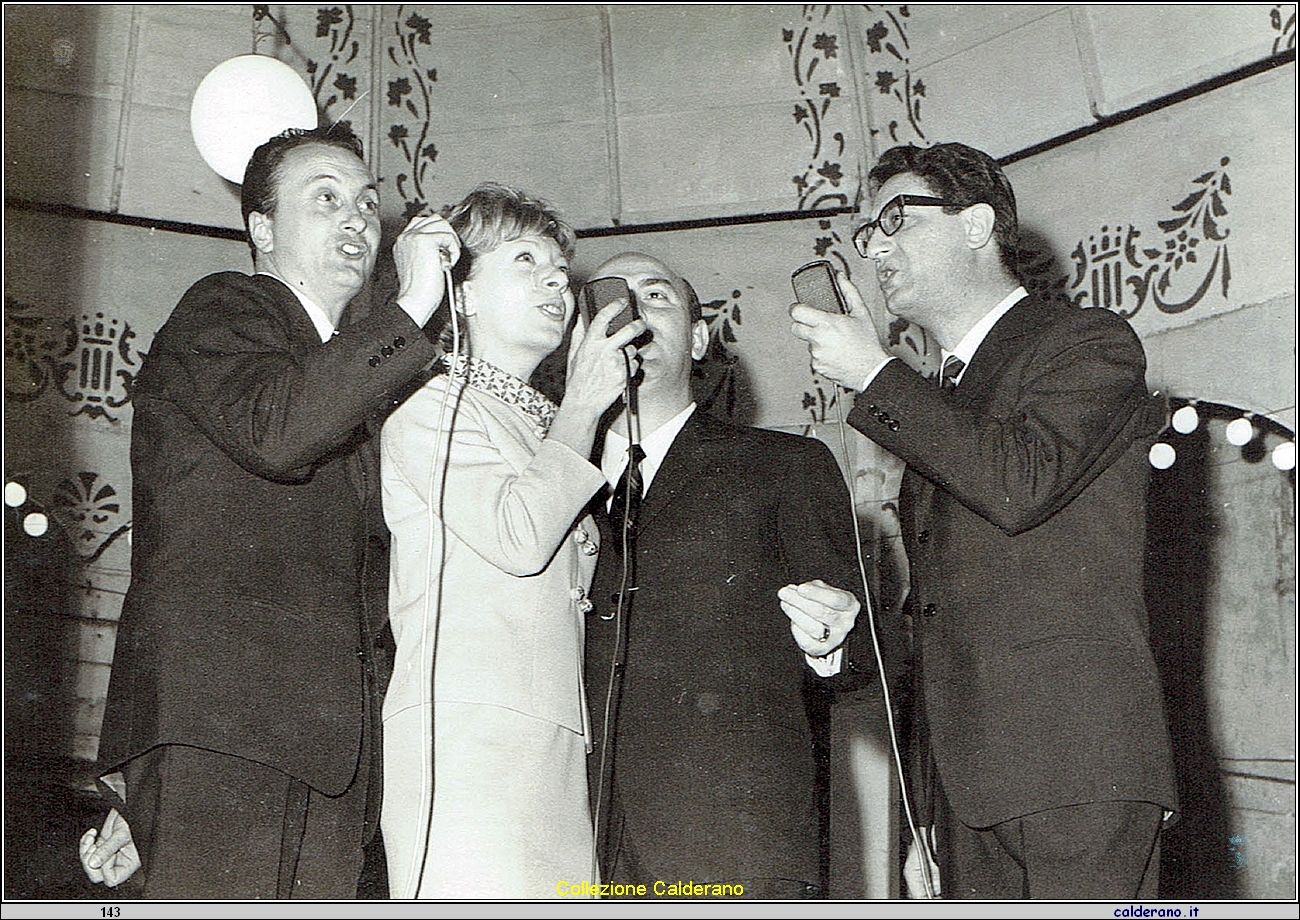 Quartetto Cetra nella Tappa del giro d'Italia - 21-05-1965.jpeg