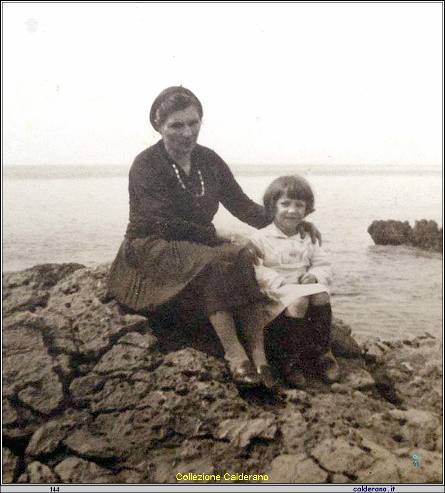 Anna Amoroso con la Mamma.jpg