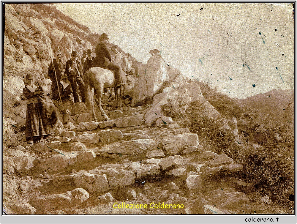 Per la strada che porta al Castello.jpg