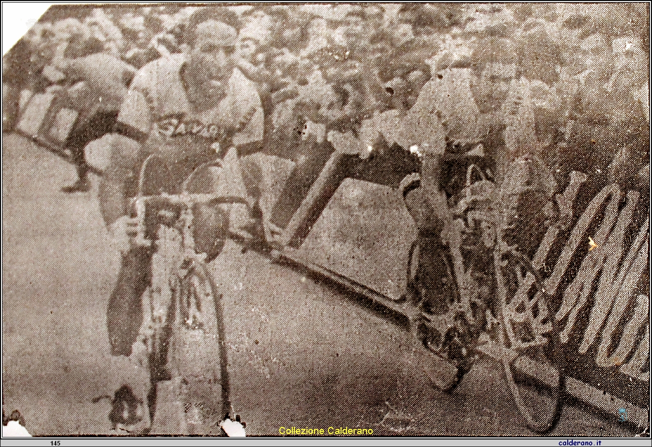 Arrivo a Fiumicello 21 maggio 1965 la tappa del 48^ giro d'Italia con litigio tra Vito Tacconi e Luciano Armani.JPG