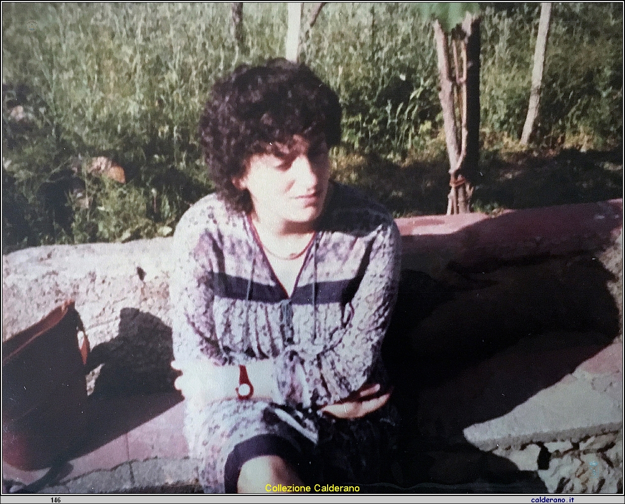 Carmelina Avigliano sul muretto.jpg