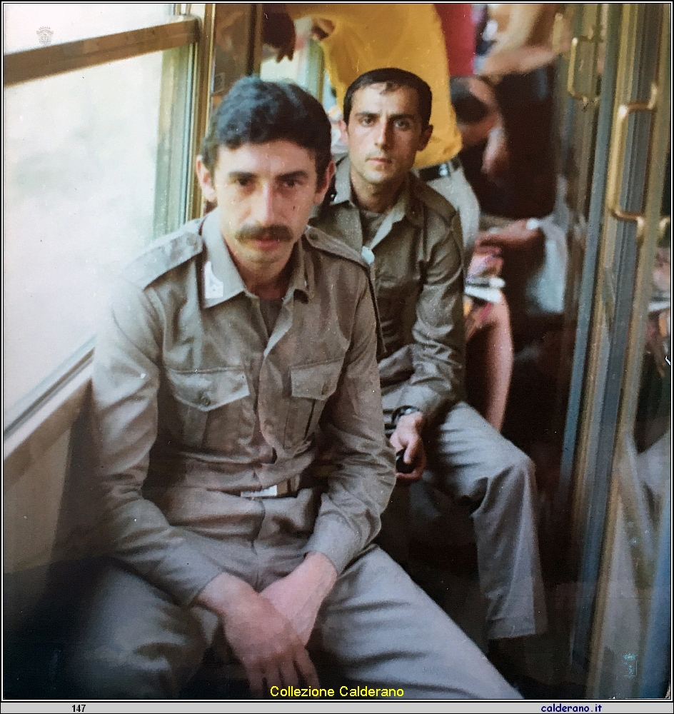 Ettore Maestri in licenza breve sul treno.jpg