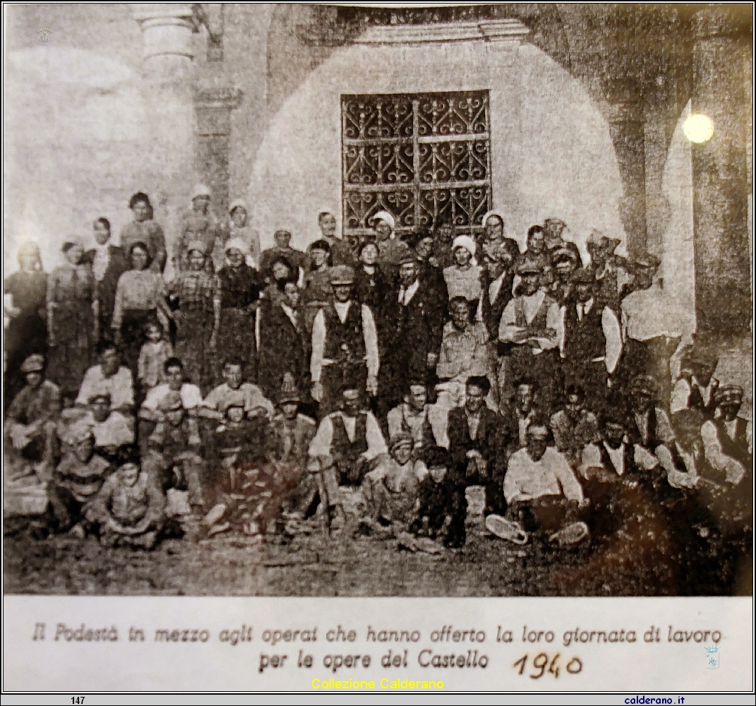 Foto ricordo al Castello 1940.jpg
