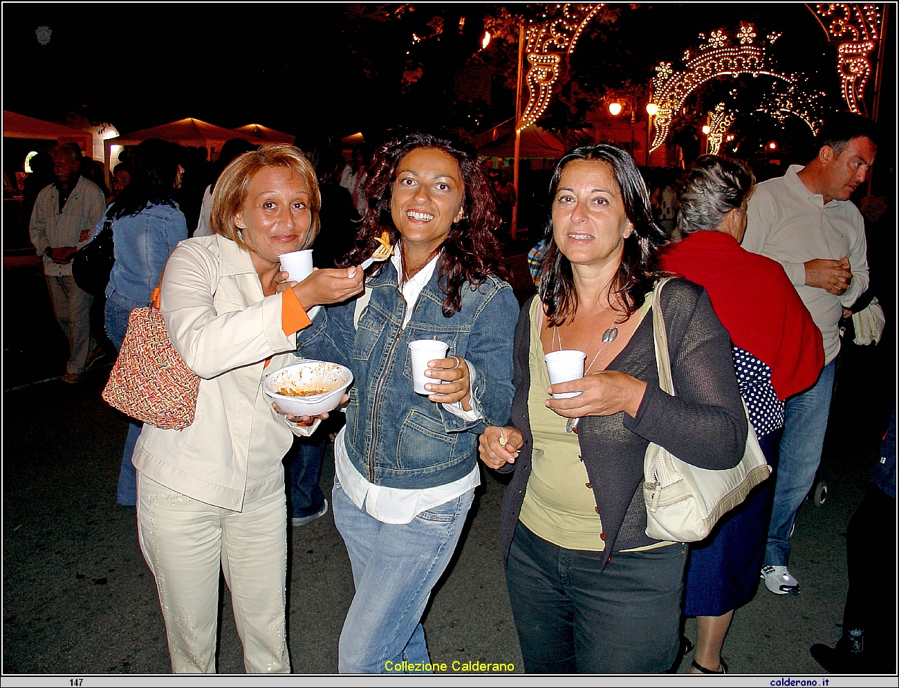 Le amiche Cristina Cernicchiaro, Floriana Liberatore e Marianna Trotta 07-08-2005.jpg