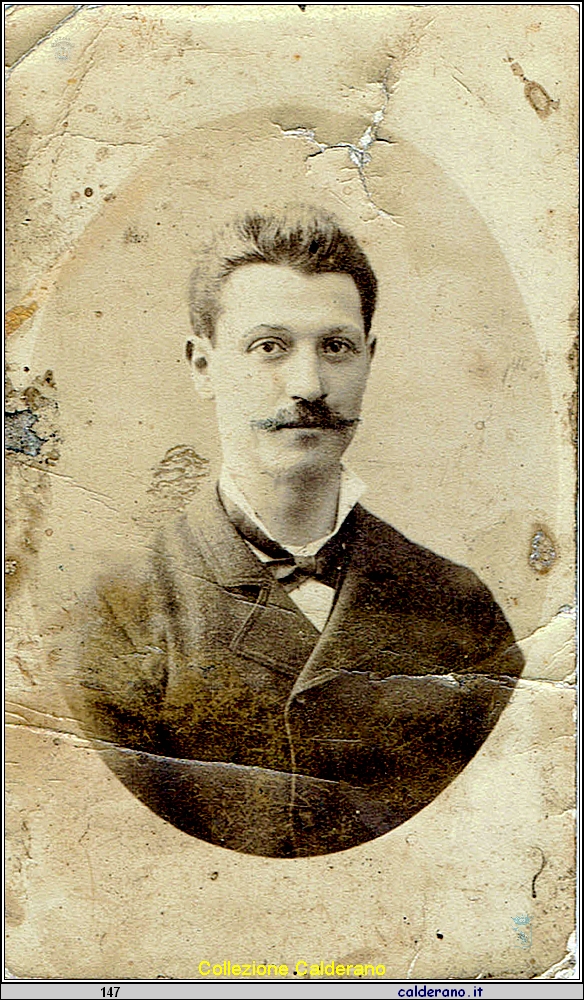 Uomo con baffi 2.jpg