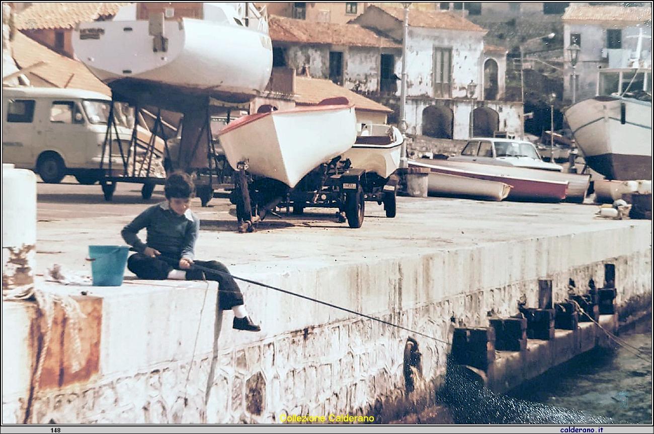 Bambino pescatore al Porto.JPG