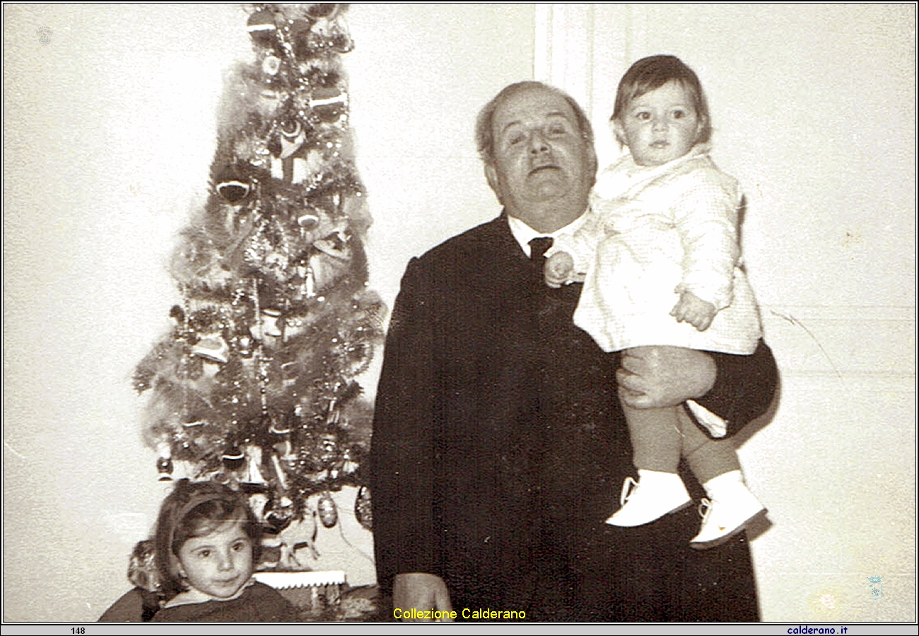 Nonno Biagio Schettino e i nipoti 01-01-1965.jpg