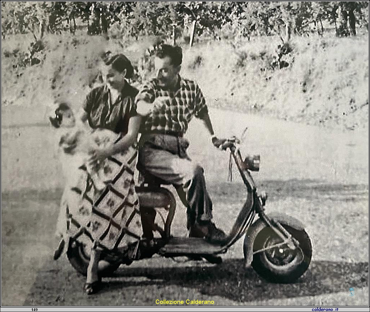 Angelina, Franca e Pasquale Stoppelli sulla Lambretta 1954.jpg