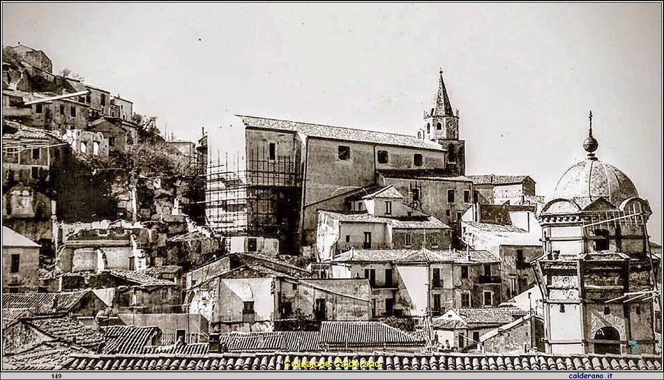 Restauri i n corso dopo il terremoto 1983.jpg