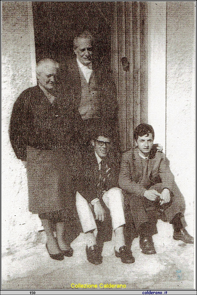 Emanuele Labanchi a Torraca in casa Barra - 27 aprile 1969.jpg