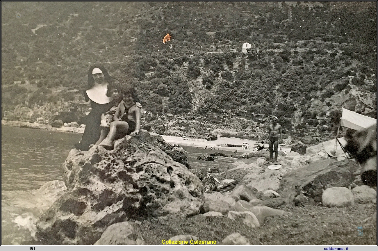 Suor Maria Valeriana con Cristina D'Orlando a Fiumicello.jpg