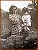 Petronilla Calderano e la figlia Cristina D'Orlando sul muretto.jpg