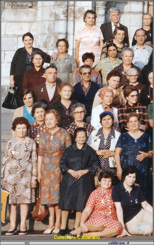 Pellegrini a Lourdes 1976 2.jpeg