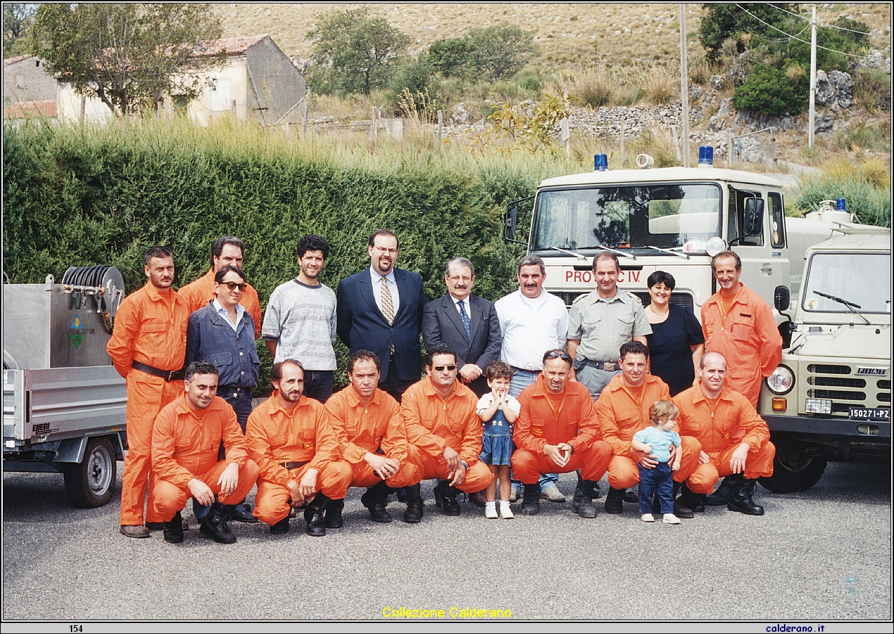 Mario Di Trani con il Nucleo Antincendio Maratea - Settembre 2000.jpeg