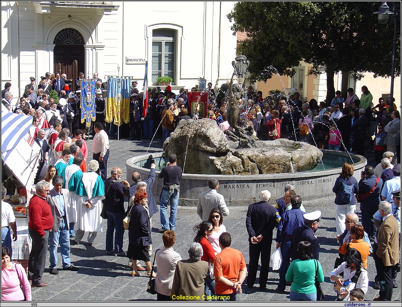 Festa di San Biagio - Raduno davanti al Palazzo di Citta' 2006.JPG
