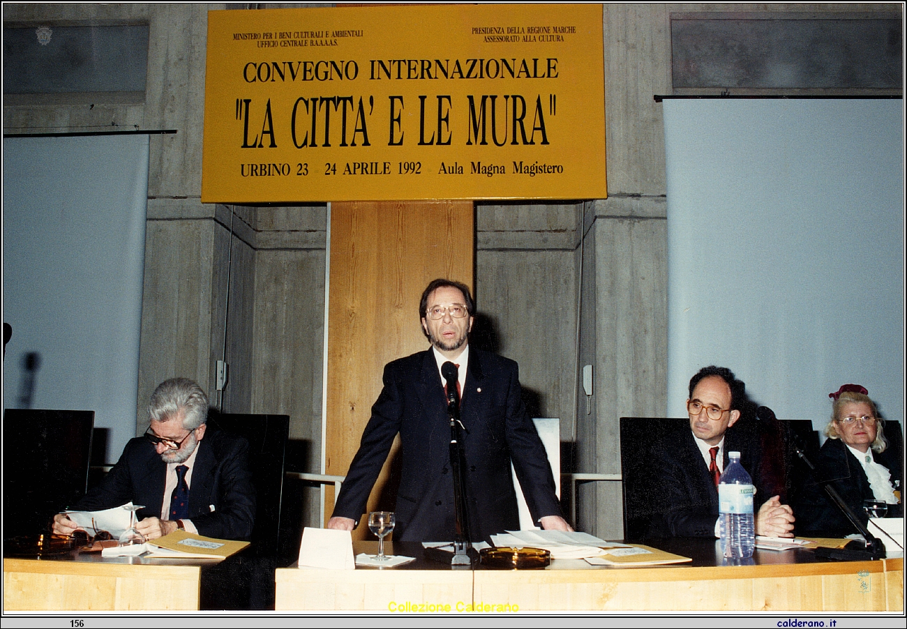 Francesco Sisinni al Convegno Internazionale a Urbino 1992.jpeg