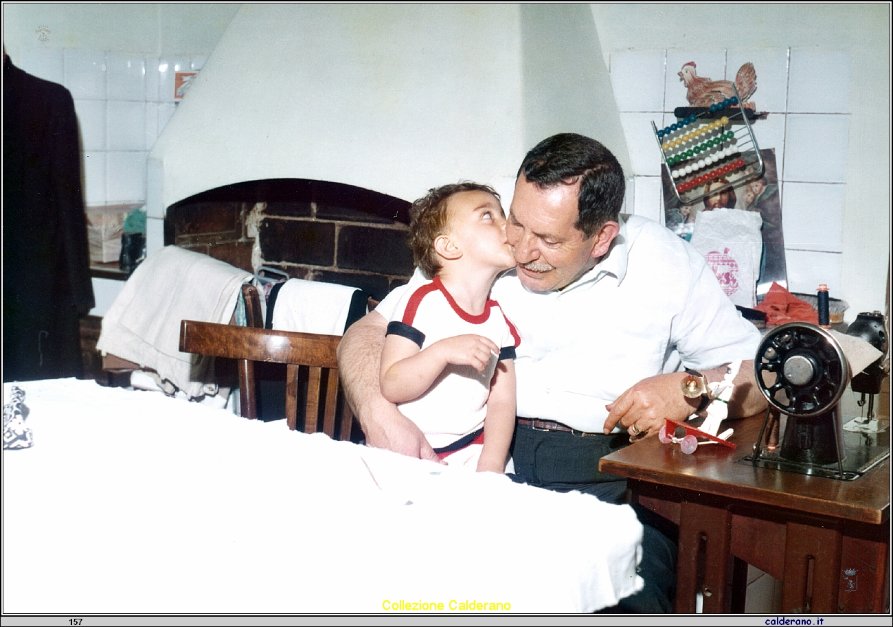 Il bacio di Gianluca De Rosa a Nonno Pippo 1973.jpeg