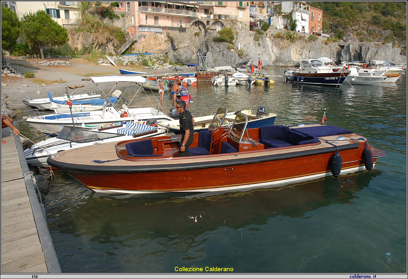 Alessandro con il motoscafo del Force Blu 010.jpg