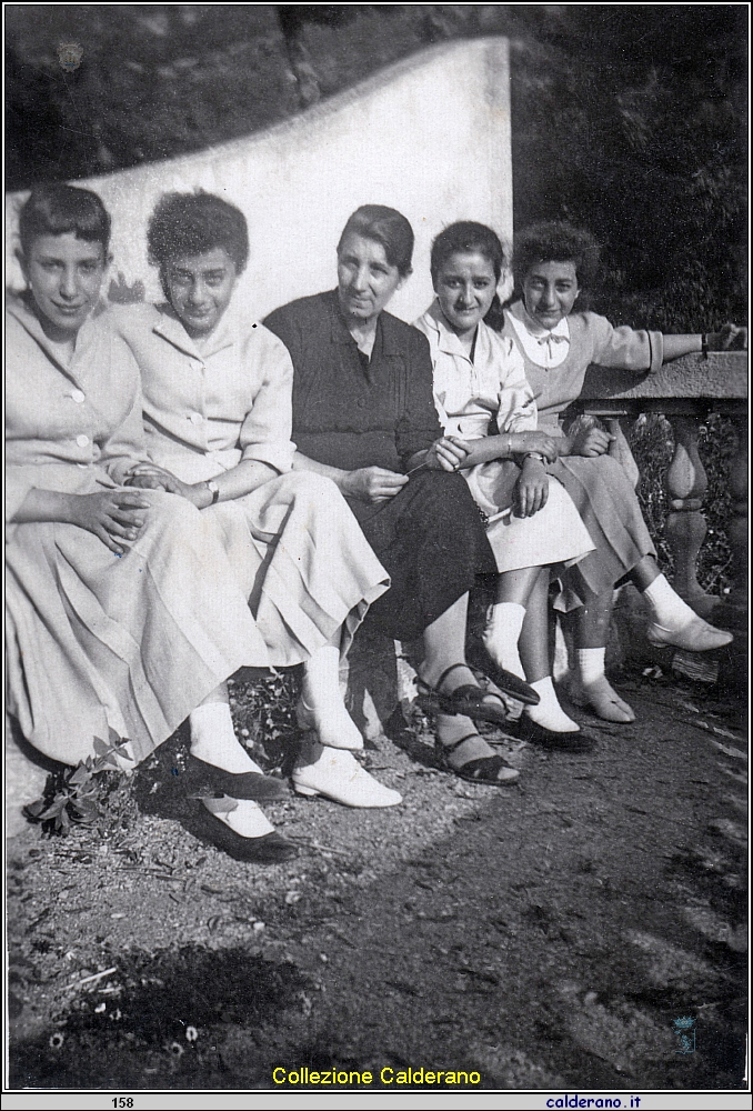 Maria Emilia e Marirosa Calderano, Tetella e Rosellina Liberatore e Maria Pia Calderano .jpeg
