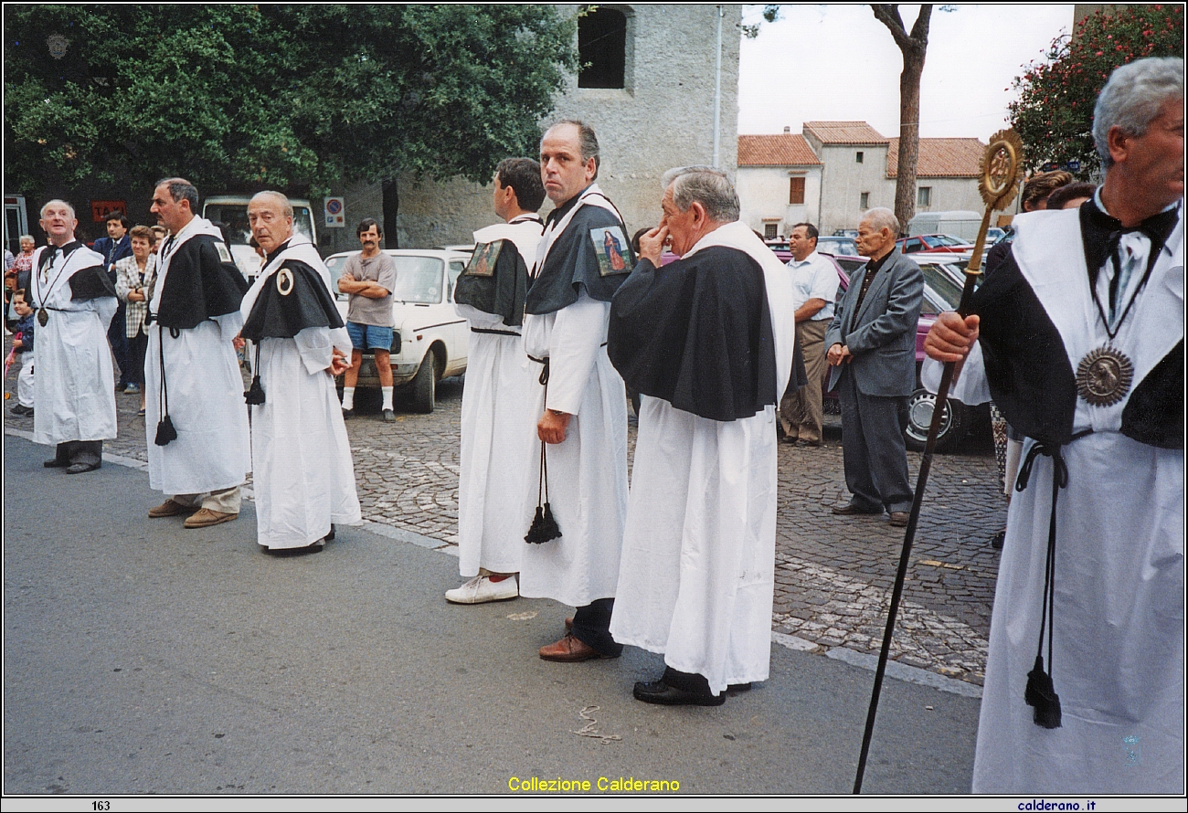 Confratelli dell'Addolorata in piazza Immacolata.jpeg