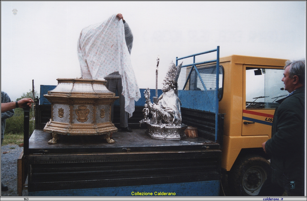 La statua di San Biagio lavata al Curzo per la Processione .jpeg