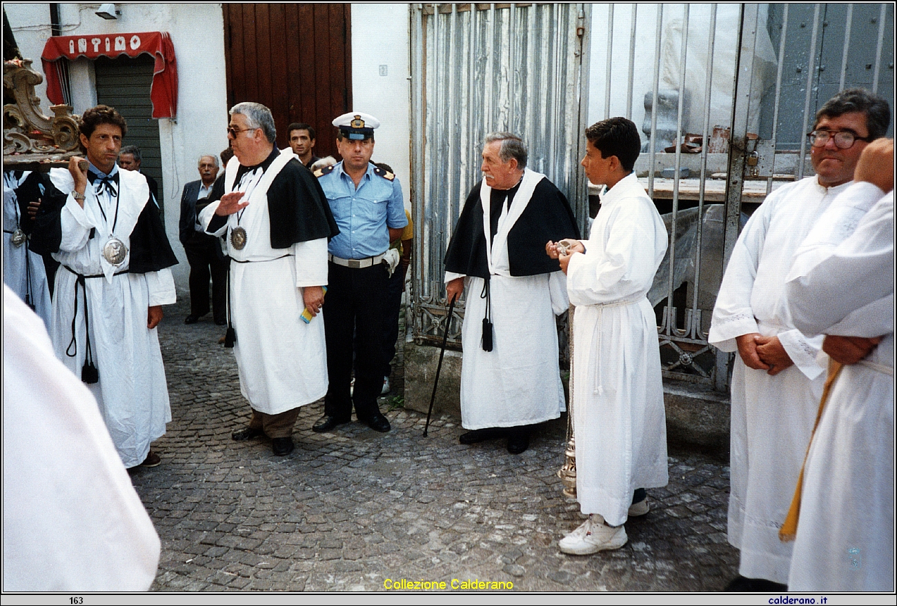 Processione dell'Addolorata con la chiesa inagibile.jpeg