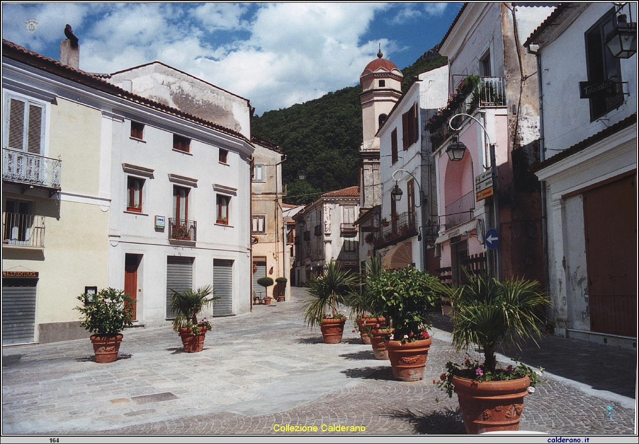 Piazza Buraglia prima dello Slow Food.jpeg