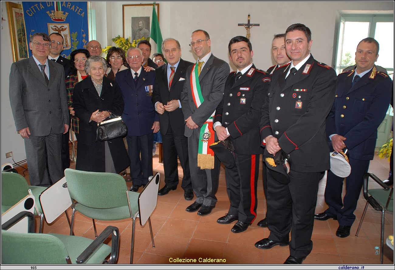 Conferimento della medaglia d'onore ad Orlando Pezzano 11-02-2009.jpg