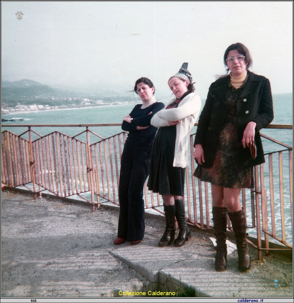 Cugine Montesano Giugno 1975 1.jpg