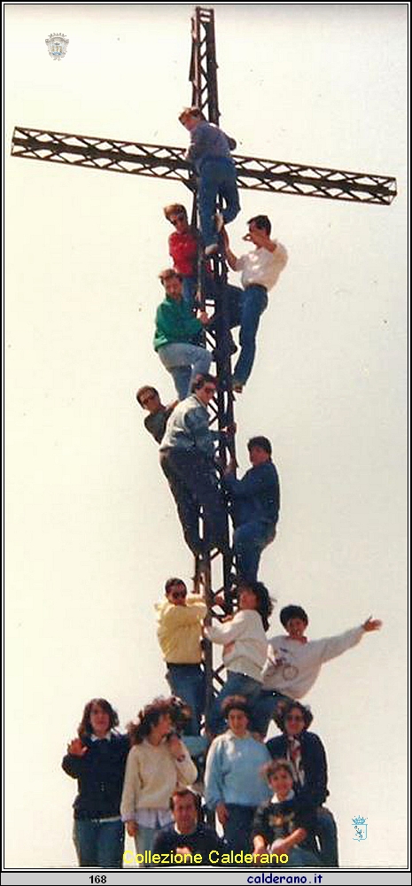 Esercitazioni per demolire la Croce sul Monte Crivo .jpg