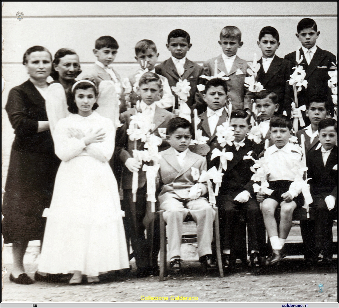 Prima Comunione con Padre Petrin, S.E. il Vescovo Federico Pezzullo e Padre Cerracchio 1.jpg