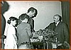 Mimma Sorice offre i fiori ad Emilio Colombo e Venturino Picardi.jpg