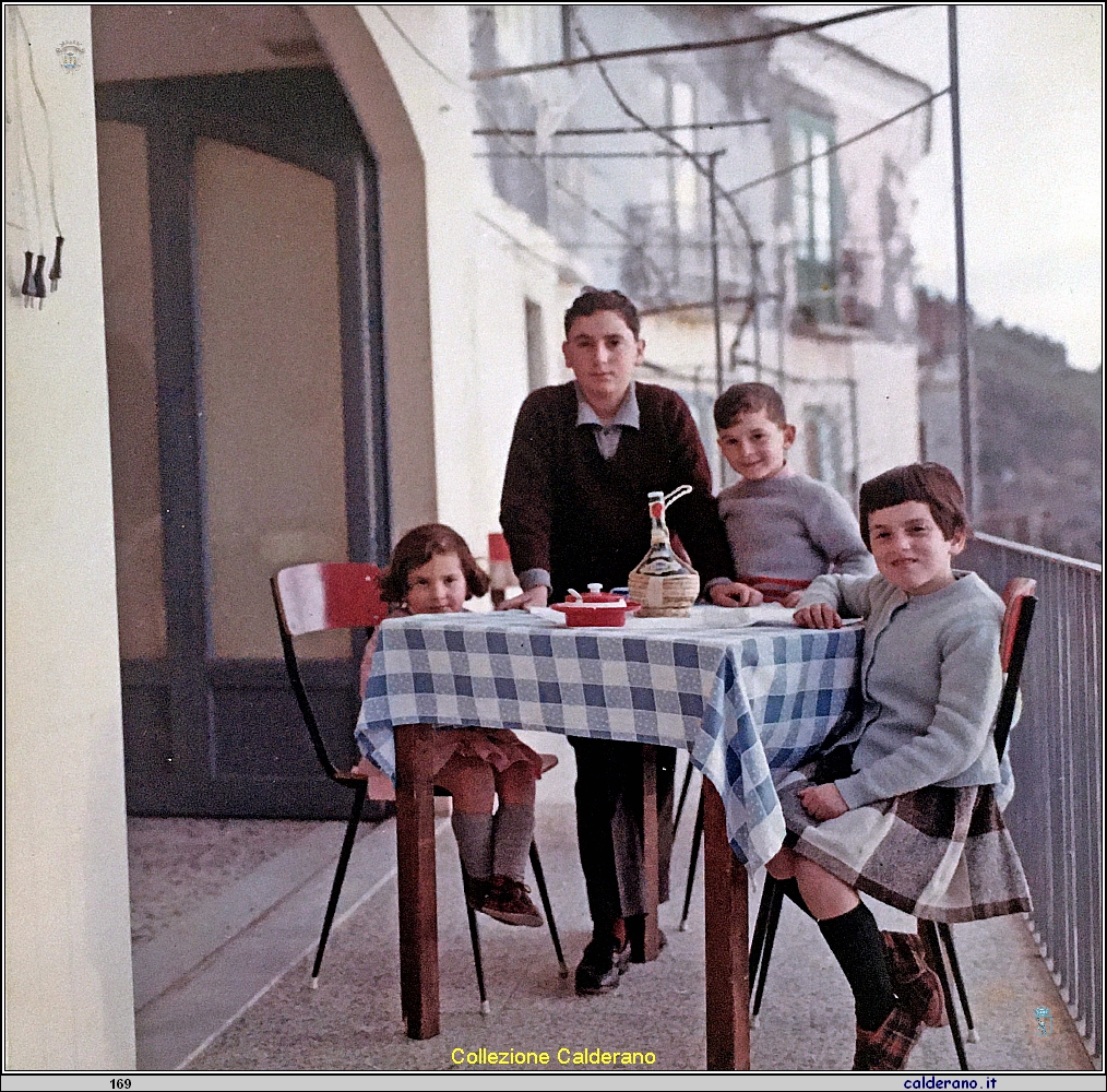 Bice, Umberto, Raffaele e Carmelina Avigliano 1966.jpg
