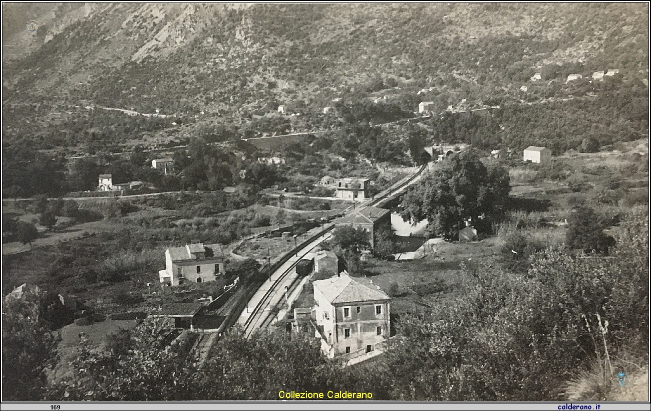 Cartolina - La stazione ferroviaria .jpg
