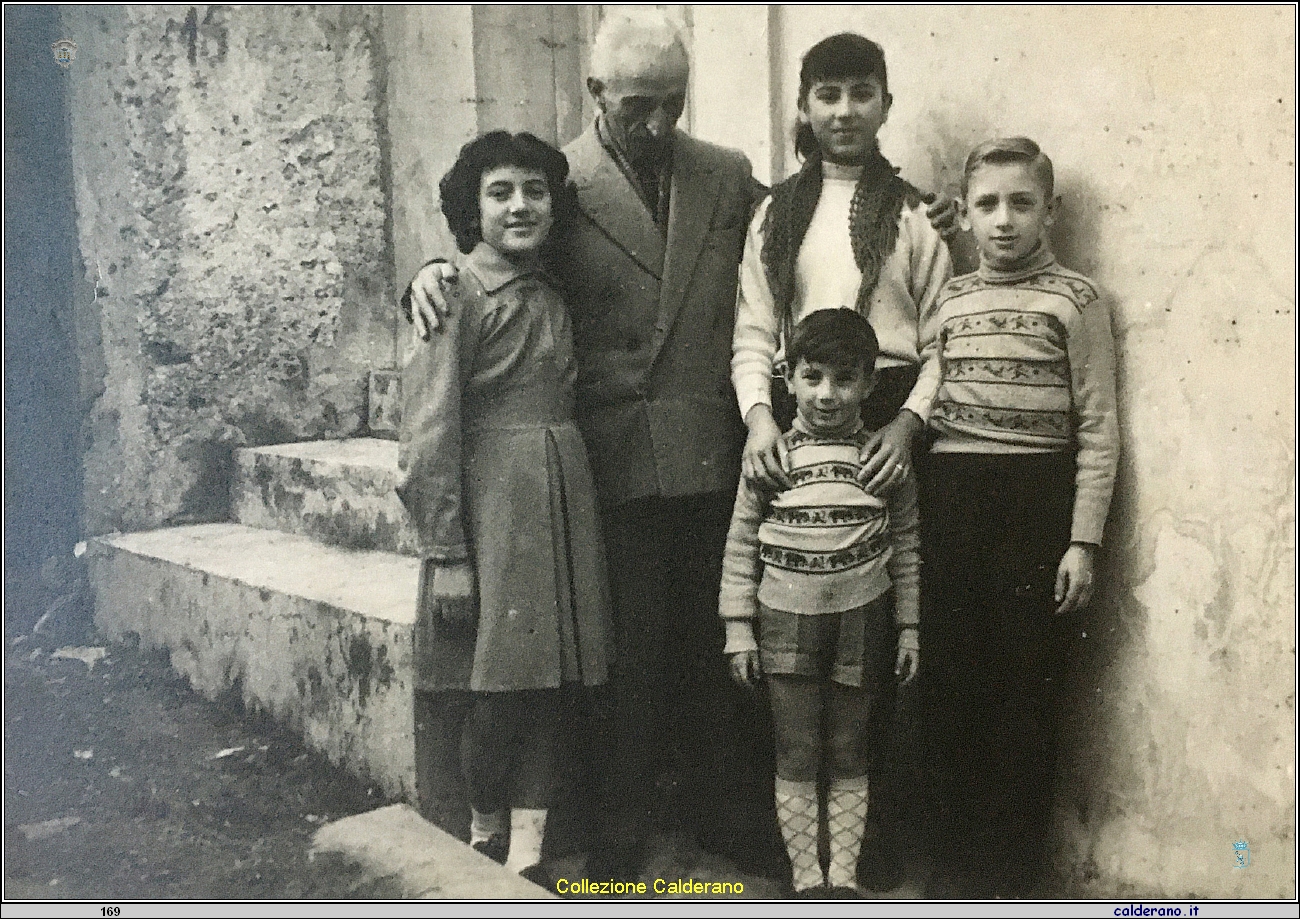 Il Nonno e i nipoti Maestri Liliana, Angioletta, Enrico e Ettore.jpg