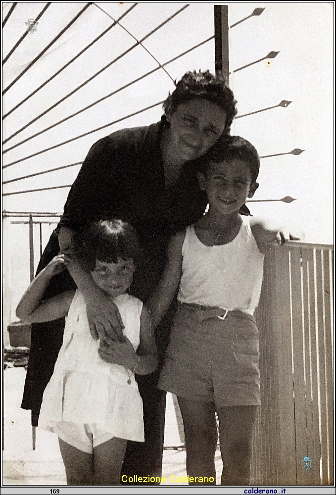 Mazzeo Francesca, Carmelina e Pasqualino Avigliano.jpg