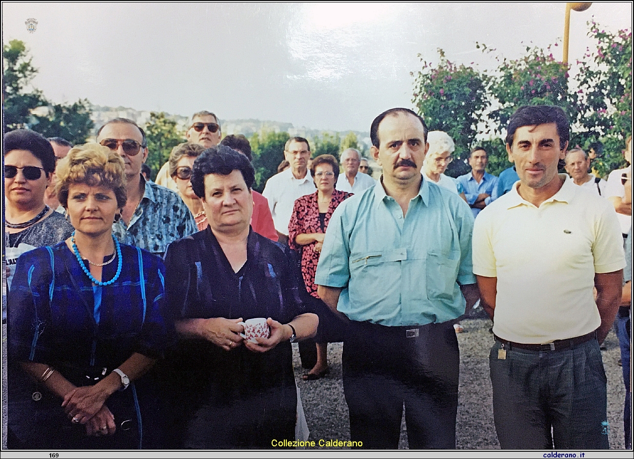 Pasquale Mollica e Angelo Schettino con le mogli.jpg