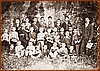 Insegnante Biagio Iannini con una sua classe 1899.jpeg