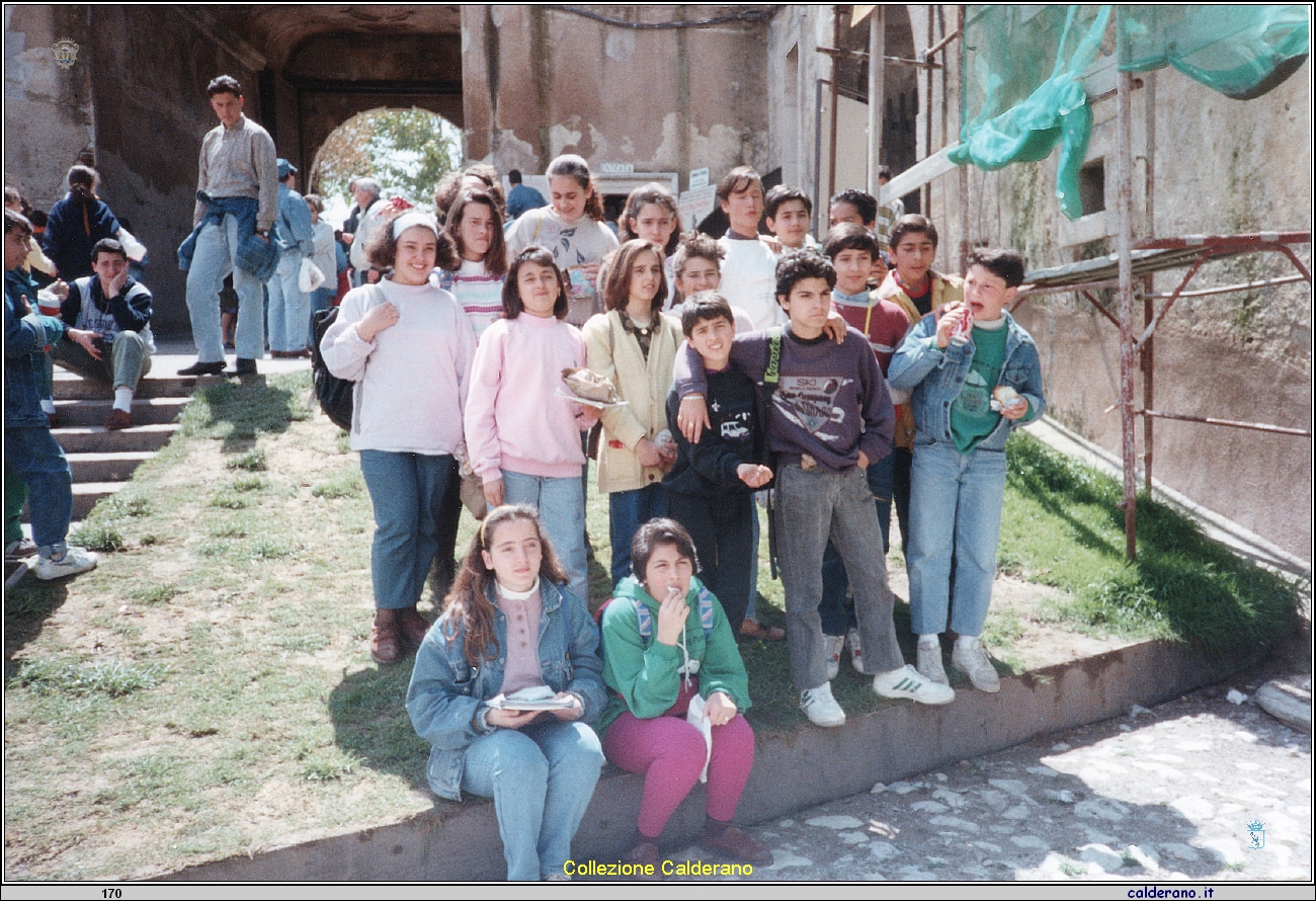 Alunni di Scuola Media in gita 2.jpeg