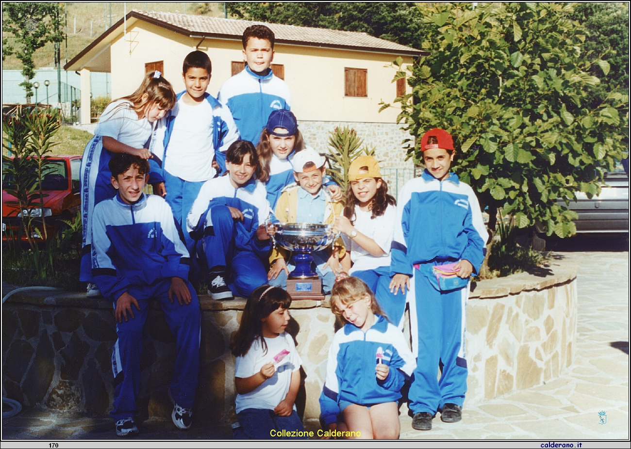 I vincitori con la coppa.jpeg