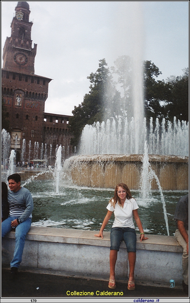 Ramona Barone e la fontana.jpeg