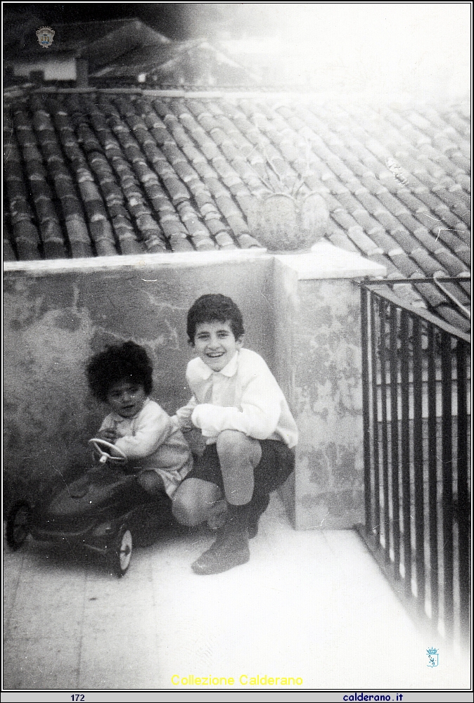 Giuliana e Maurizio Di Trani sul terrazzo 1968.jpeg